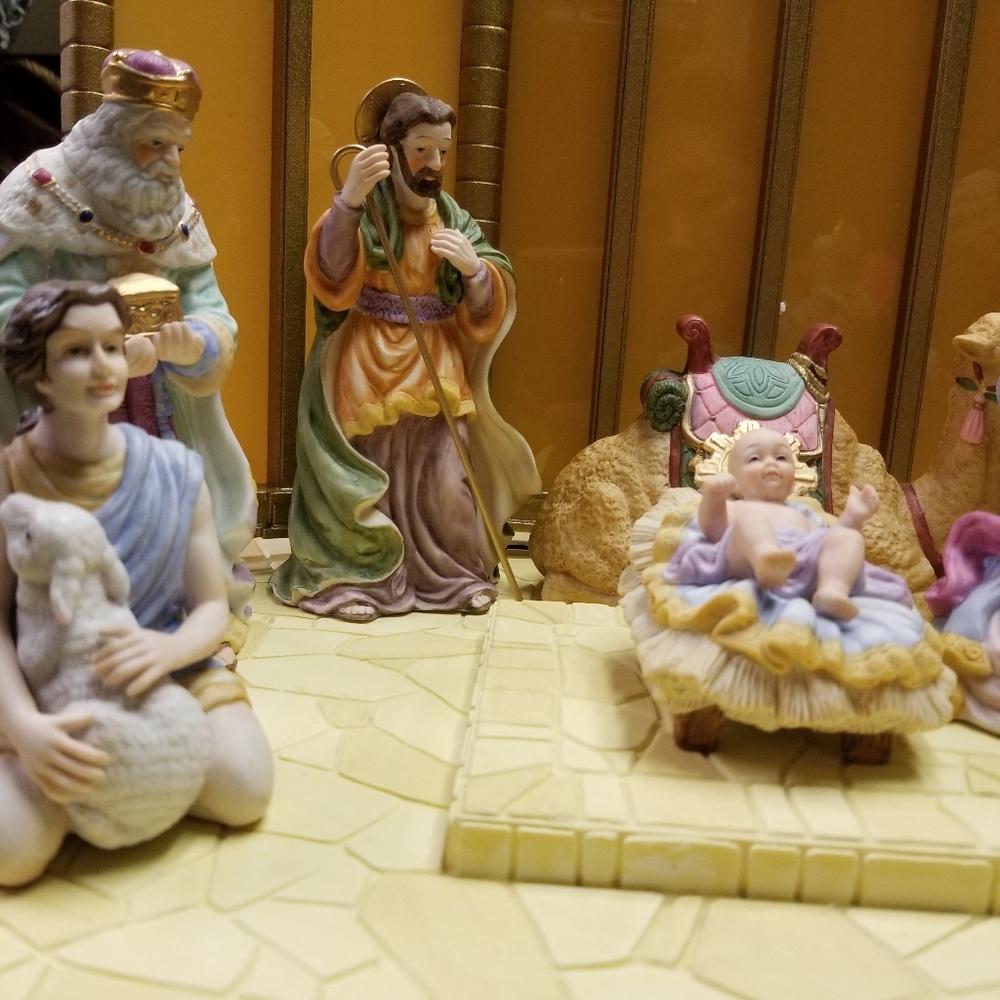 Nativity Set - Picture 3 of 5